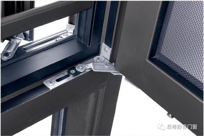 地震來襲時，門窗與空調設備 防護、風險與應對策略